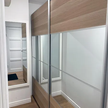 Apartment Charming Studio, 10 Min Walk To Train Station