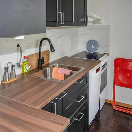 2 Bedroom Stunning In *