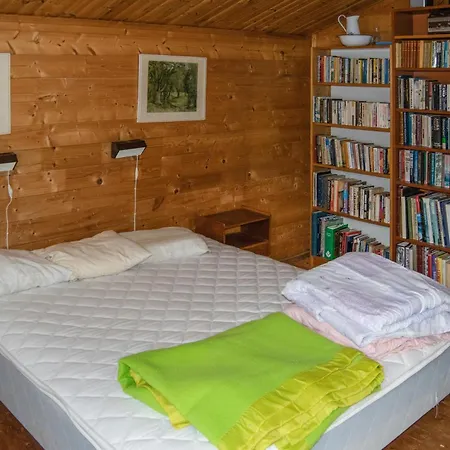 2 Bedroom Stunning In Holiday home Stockholm