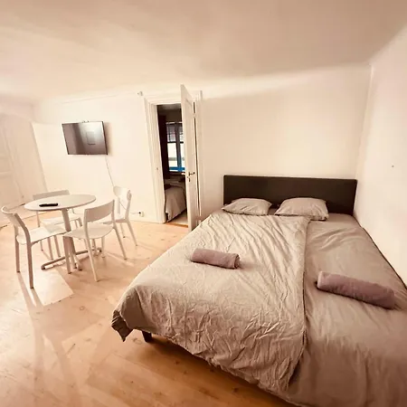Need In Old Town Apartment *