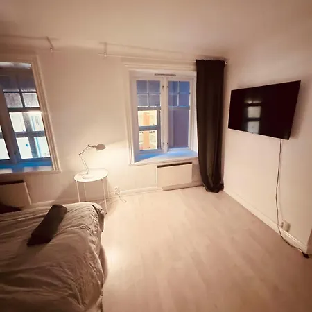 Need In Old Town Apartment