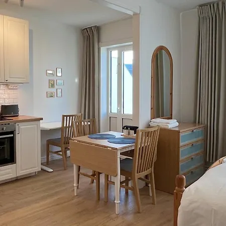 Apartment Charming Studio, 10 Min Walk To Train Station