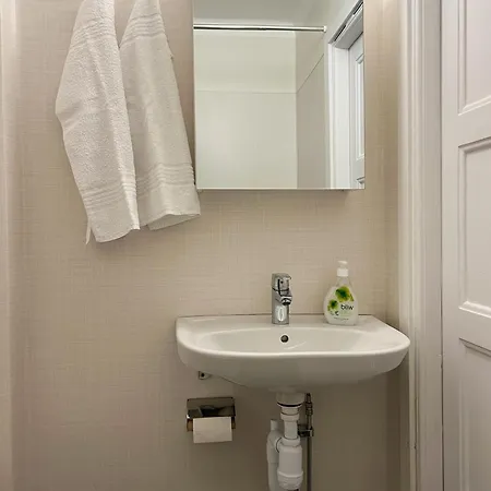 Charming Studio, 10 Min Walk To Train Station *