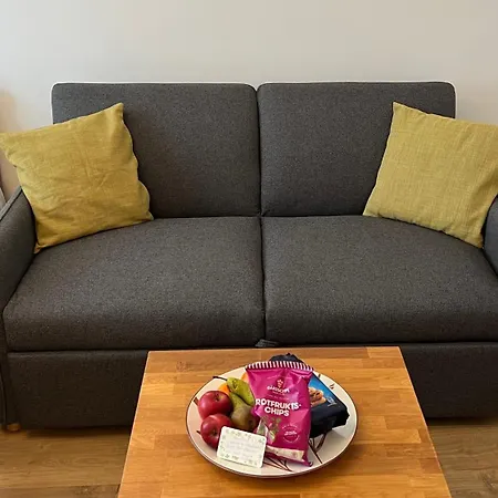 Charming Studio, 10 Min Walk To Train Station Stockholm