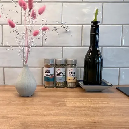 Charming Studio, 10 Min Walk To Train Station * Stockholm