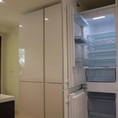 Apartamento New Apartment, Parking, Close To And Nature Estocolmo