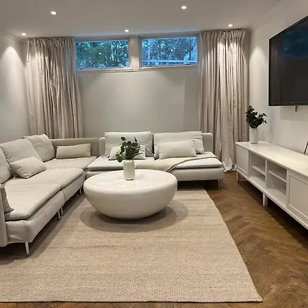 The Scandic Luxe- Arlanda Holiday home *