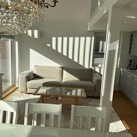 Nikos House; * Stockholm