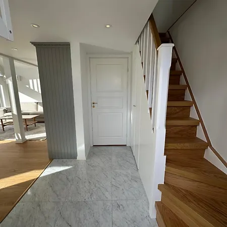 Nikos House;