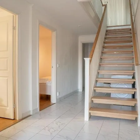 Family Friendly - 6 Bedrooms *