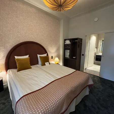 Hotel Crystal Plaza 3*