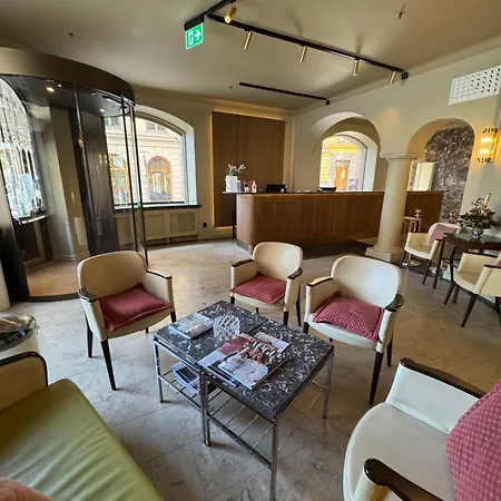 Crystal Plaza Hotell