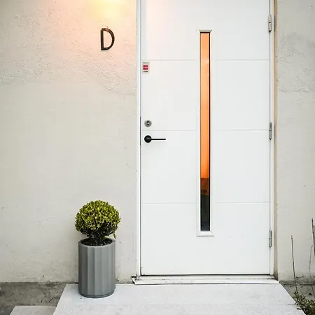 Unique With Private Terrace & Entrance Apartamento *