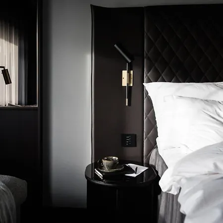 Hotel At Six