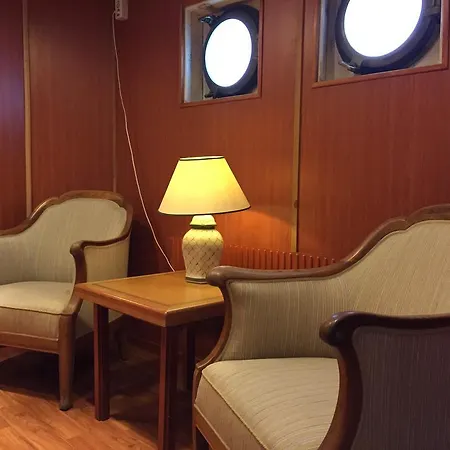 Botel Loginn 2*