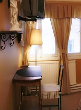 Hostel Colonial *