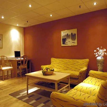 Hotel Crystal Plaza 3*
