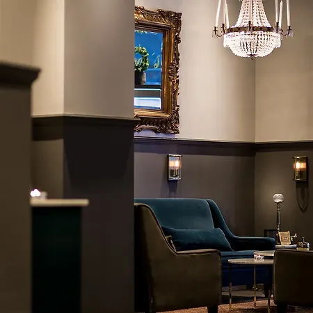 Queen's By First Hotel