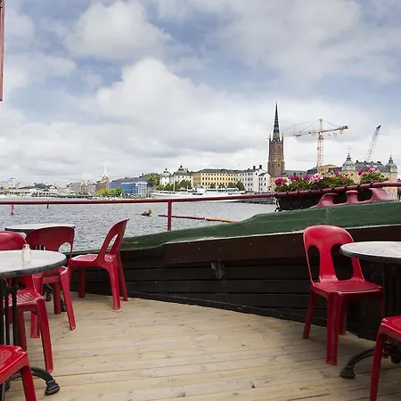 Den Roeda Baten Botel Stockholm