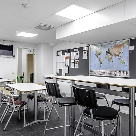 City Hostel *