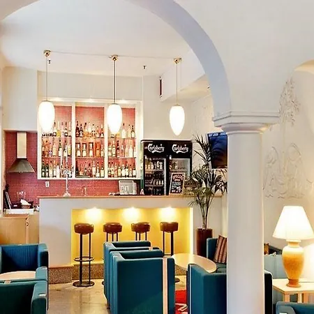 Crystal Plaza Hotel