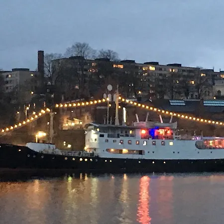 Loginn Botel 2*