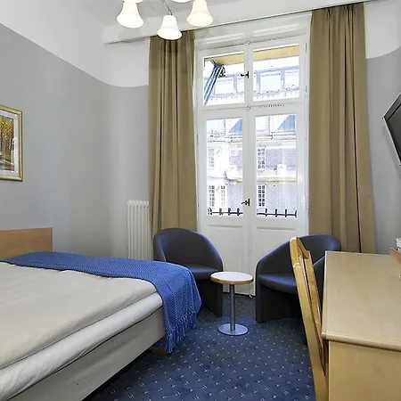 Crystal Plaza Hotel 3*