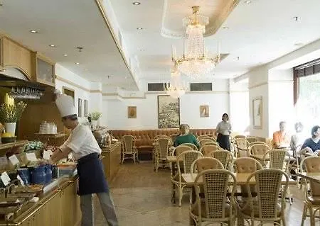 Crystal Plaza 3*
