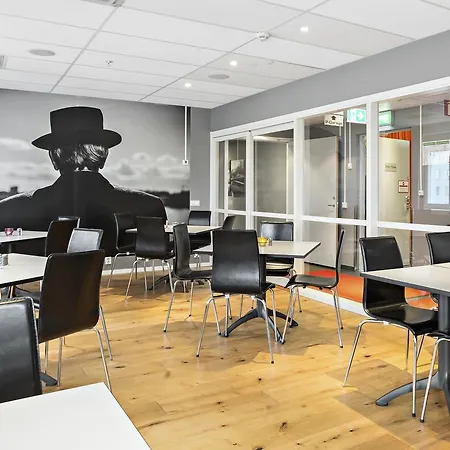 Connect Hotell 3*