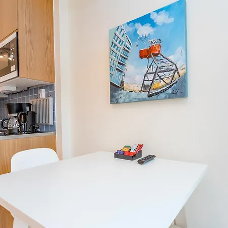 Apartdirect Hammarby Sjoestad 3*