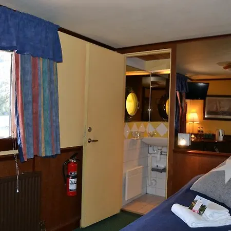 Botel Den Roeda Baten Stockholm
