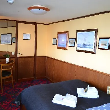 Den Roeda Baten Botel Stockholm