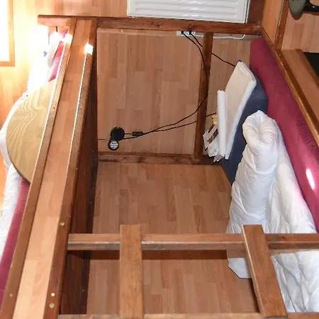 Den Roeda Baten Botel Stockholm