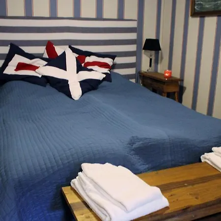 Loginn Botel 2*