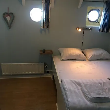 Gustaf Af Klint Hotel en barco 2*
