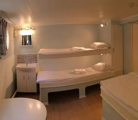 Gustaf Af Klint Hotel en barco 2*