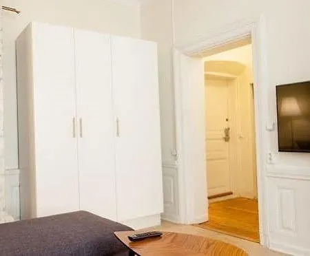 Apartamento Apartdirect Gamla Stan Ii *