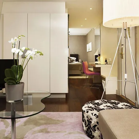 Elite Plaza Hotel 4*