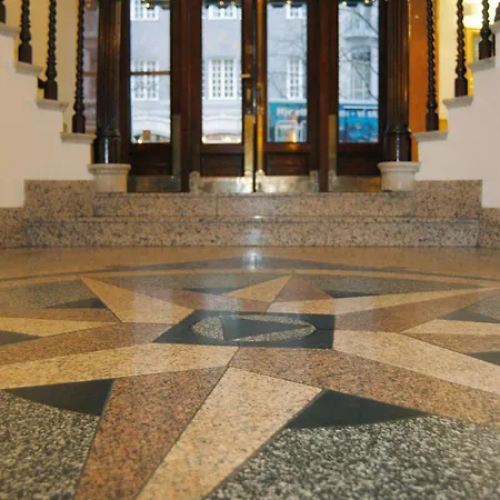 Crystal Plaza Hotel 3*