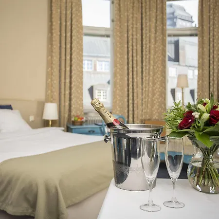 Crystal Plaza Hotel