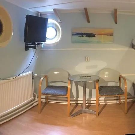 Gustaf Af Klint Hotel en barco 2*
