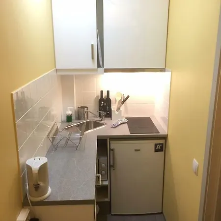 Apartment Studio Apartment,own Entrance, Keyless Check In.