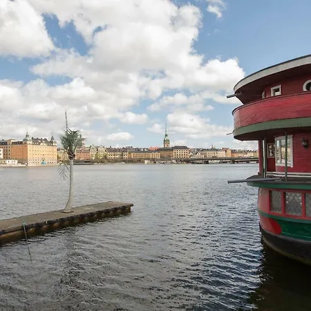 Hotel na wodzie Den Roeda Baten