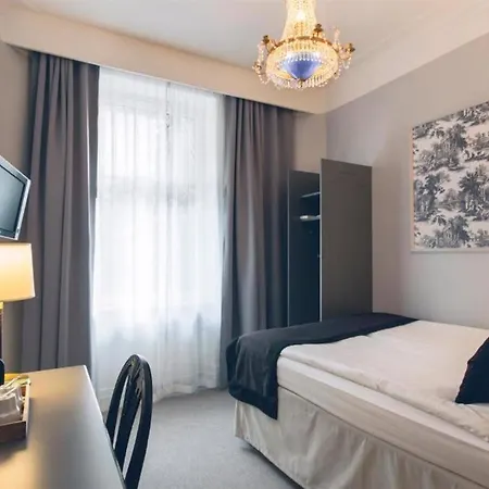 Crystal Plaza Hotel
