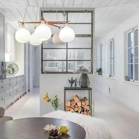Beautiful Luxury Family Surrounded By Nature And Water And Only 15 Minutes From Center * Stockholm
