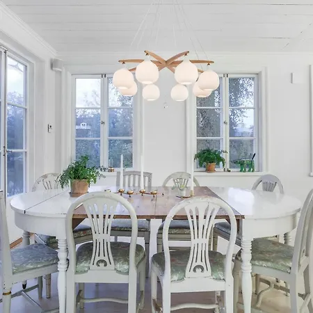 Beautiful Luxury Family Surrounded By Nature And Water And Only 15 Minutes From Center Lodge