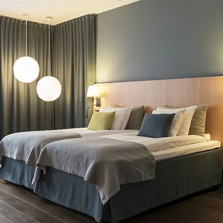 Quality Globe Hotel 4*