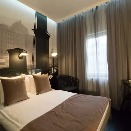Hotel C