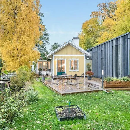 Lodge Beautiful Luxury Family Surrounded By Nature And Water And Only 15 Minutes From Center Stockholm
