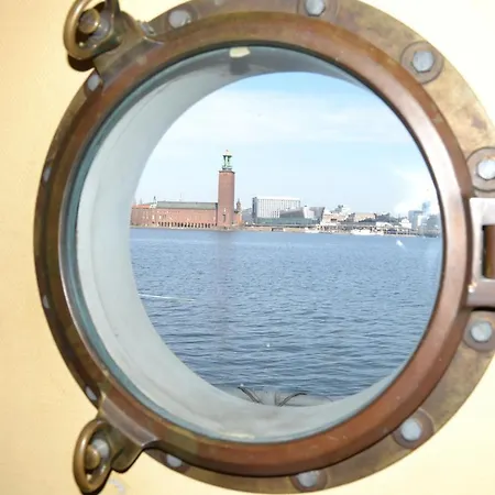 Botel Den Roeda Baten